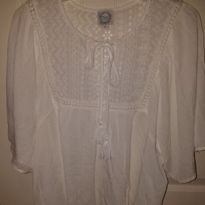 FRANCESCA'S White embroidered tie front top size extra large
